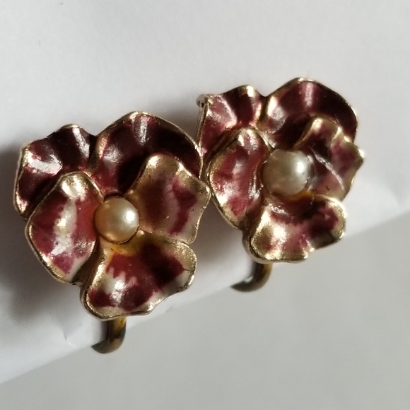 Relisted -Vintage pansy earrings enamel flower floral gold tone red maroon - Picture 6 of 11